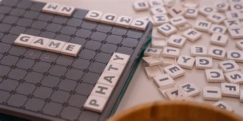 scrabble mot valide|check if a word is valid.